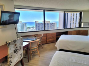 Spacious Studio w/ Parking, beach/mall/park, Honolulu